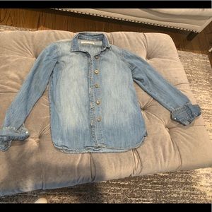 Denim shirt with trendy zippers on back